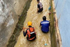SAR gabungan cari anak balita dilaporkan hanyut di gorong-gorong Batam