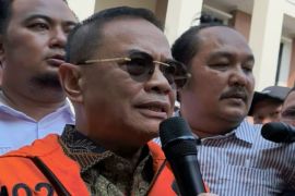 Sudewa minta dibebaskan dari dua perkara yang menjeratnya