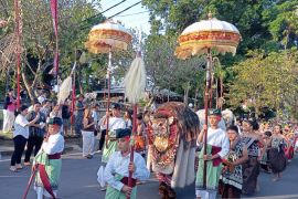 Parade Nglawang curi perhatian di Pesta Kesenian Bali 2026