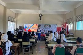 Astra Motor Kalbar tanamkan budaya #Cari_aman kepada pelajar SMPN 13 Pontianak