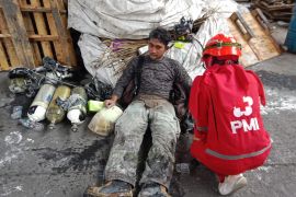 PMI beri bantuan oksigen bagi petugas tangani kebakaran di pabrik sandal