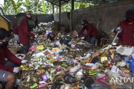 Dinas Lingkungan Hidup Subang minta masyarakat biasakan pilah sampah