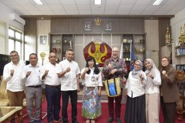 Untad--RELO Kedubes AS bahas penguatan program pembelajaran Bahasa Inggris