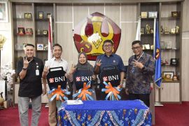 BNI serahkan tiga unit kendaraan dinas untuk dukung operasional Untad