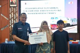Yayasan Pusaka dan Daop  Madiun salurkan bantuan pendidikan anak yatim