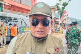 DLH Cianjur bina pengemudi perahu untuk bantu atasi sampah di Waduk Jangari