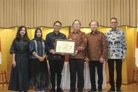 Direktur The Voice of Istiqlal terima penghargaan Dubes Jepang