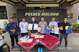 Polres Malang tangkap dua ASN gadungan tersangka penipuan UMKM