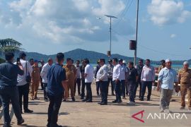 Dermaga pelabuhan Sadai Bangka Selatan amblas, aktivitas penyeberangan dihentikan sementara