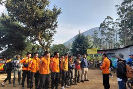 Tim SAR intensifkan pencarian remaja yang hilang di Lembah Tengkorak