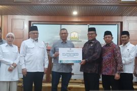 Kemenag dan DPR serahkan Rp15,4 miliar bantuan kebencanaan Aceh