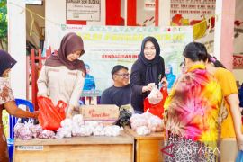 Disperindag Balangan gelar pasar murah di Desa Kapul