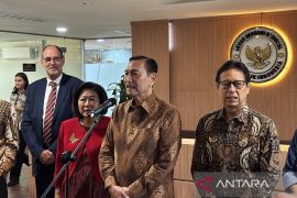 Luhut sarankan BGN sempurnakan program MBG secara bertahap