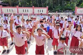 Wujudkan generasi sehat, PT KSD salurkan susu bergizi untuk siswa SD
