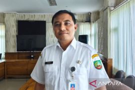 Blora menerima bankeu provinsi senilai Rp1,5 miliar untuk SD-SMP