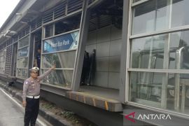 Halte Transjakarta Tebet Eco Park tetap layani penumpang usai ditabrak