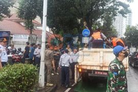 Sudinhub Jaksel tertibkan kendaraan parkir liar di Gunawarman-Senopati