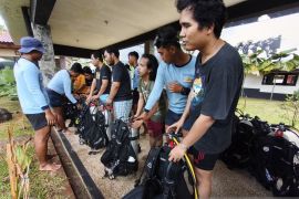Pasukan Kopaska dampingi warga penyandang disabilitas belajar menyelam