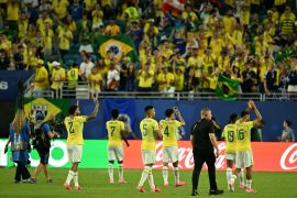 Brasil bungkam Skotlandia 3-0, Selecao juara Grup C