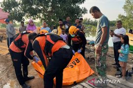 SAR temukan balita terbawa arus gorong-gorong saat hujan di Batam