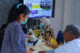 Kolaborasi Imigrasi Belawan dan Puskesmas Belawan,warga ikuti pemeriksaan kesehatan gratis