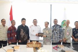 Pemprov Kaltim dan PLN UID Kaltimra sepakat seluruh desa teraliri listrik pada 2027