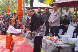 Kirab Budaya Pencak Silat Madiun simbol guyub rukun Kota Pendekar