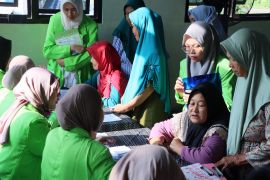 Cek gula darah, kolesterol, hingga dapat obat gratis: FK UIN Walisongo layani rqtusan warga di Kendal
