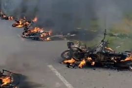 Bentrok warga  dengan PT Bridgestone di Sipispis, 28 unit kendaraan terbakar