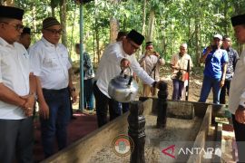 Wabup Belitung pimpin ziarah di makam KA Rahad jelang peringatan HJKT ke-188