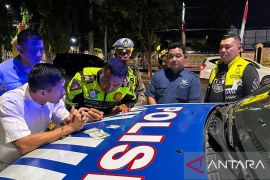 Polres Situbondo tilang sopir bus pariwisata terobos lampu merah