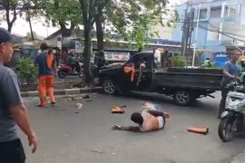 Mobil bak terbuka PPSU hantam pohon di Jakbar, lima orang terluka