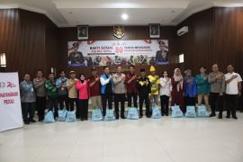 Polres Tapin salurkan 1.000 paket sembako bagi warga rentan