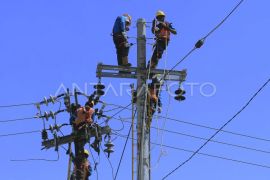 PLN mengalirkan listrik ke dusun terpencil Kabupaten Timor Tengah Selatan