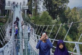 Pembukaan Jembatan Kaca Seruni Point Bromo