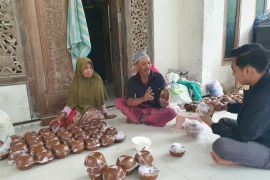 Bisnis gula merah Rosidah makin berkembang berkat KUR BRI Sumenep