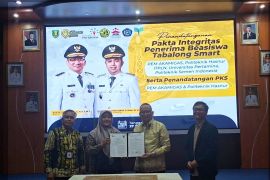 Penerima beasiswa Tabalong Smart diminta berkontribusi bagi pembangunan daerah