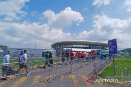 Suporter Spanyol dan Uruguay padati Stadion Akron