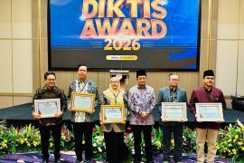 UINSU melesat dan tembus peringkat dunia, Rektor terima penghargaan Menteri Agama RI