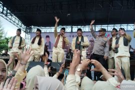 Wamenbud nyanyikan lagu Nidji meriahkan Tabuik Piaman