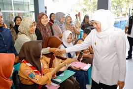 Gubernur Khofifah minta 29.869 calon murid lolos SPMB segera daftar ulang