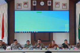 Bupati Bengkayang ancam cabut IUP perusahaan yang tak patuh