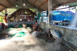 DKP Mataram mendistribusikan alat tangkap untuk produktivitas nelayan