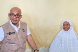 Wamenhaj salurkan bantuan bagi haji terdampak bencana di Aceh