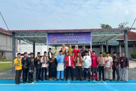 Pegawai Lapas Dharmasraya kenakan pakaian adat peringati hari keluarga nasional