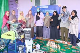 Dosen Universitas Darwan Ali dampingi KWT Mawar Sumber Makmur kembangkan jamu higienis dan pemasaran digital