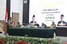 PPIH Embarkasi Makassar sambut kedatangan Jemaah Haji Kloter 38 Sultra dari Tanah Suci