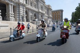 Ribuan pencinta skuter rayakan ulang tahun ke-80 Vespa di Roma