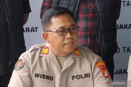 Klarifikasi dugaan polisi nonton bola saat menerima laporan kekerasan
