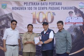 Yose Hendra luncurkan Buku Gempa Tujuh Hari